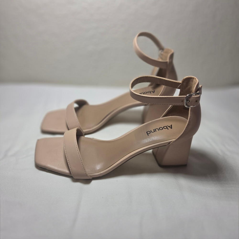 Abound Womens Beige Square Toe Block Heel Ankle Strap Sandals 7.5M RN58665